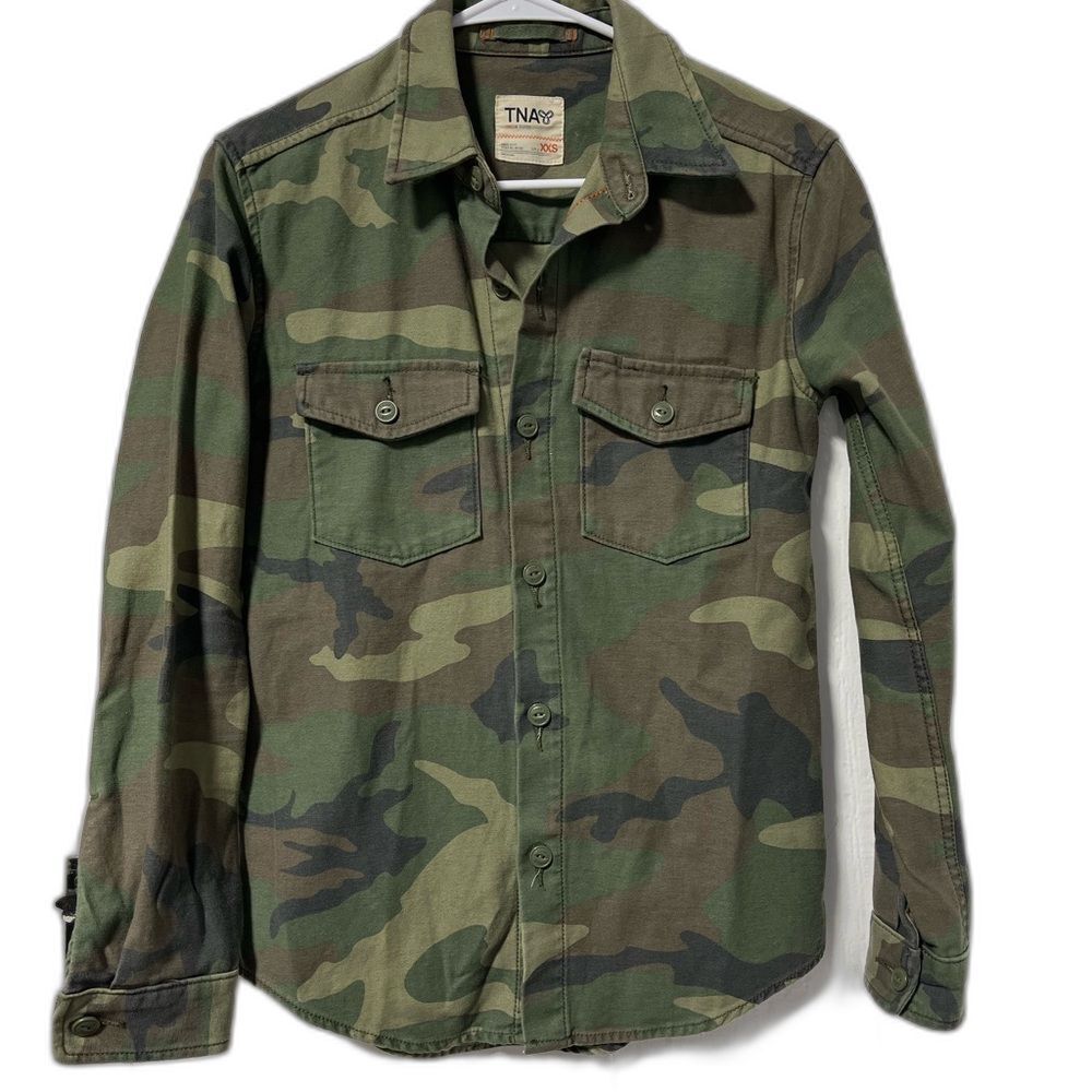 TNA Aritzia Camo button down cotton shirt size xxs